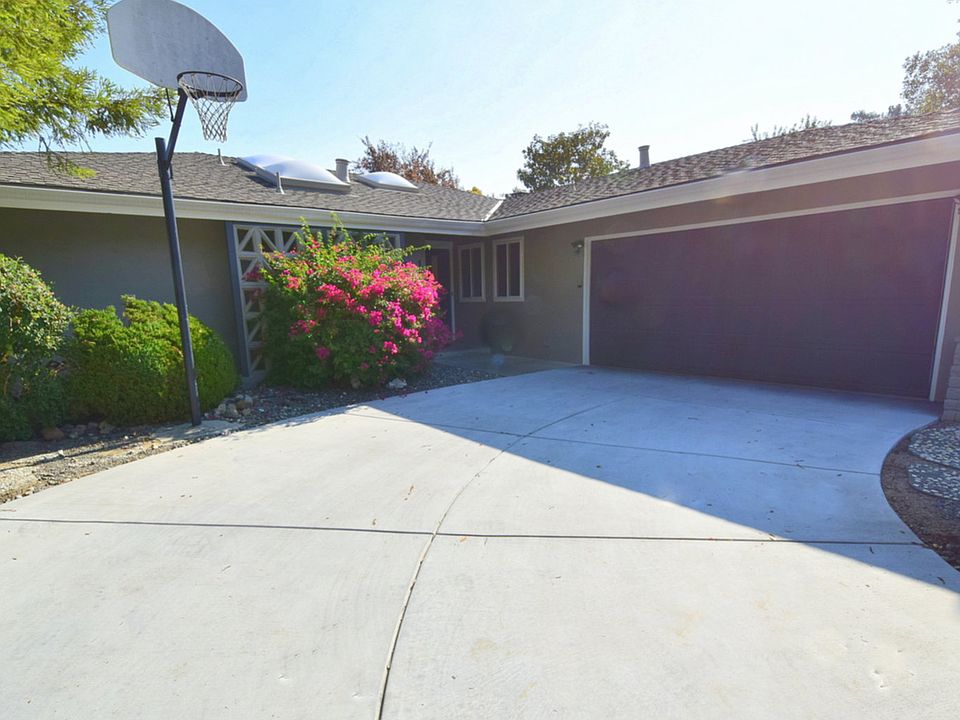 1st image of 1025 Calle Empinado
