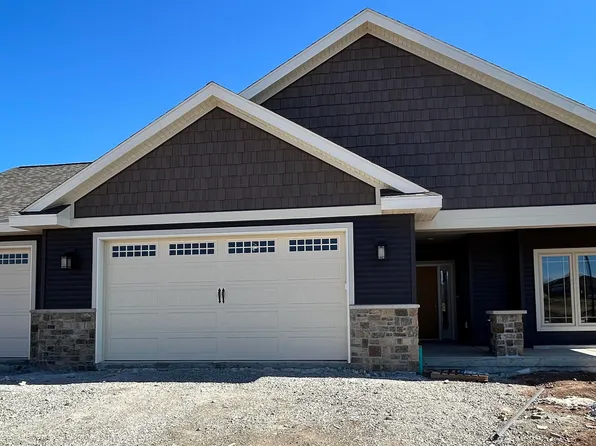 1373 Prairie Lake Cir, Neenah, WI 54956