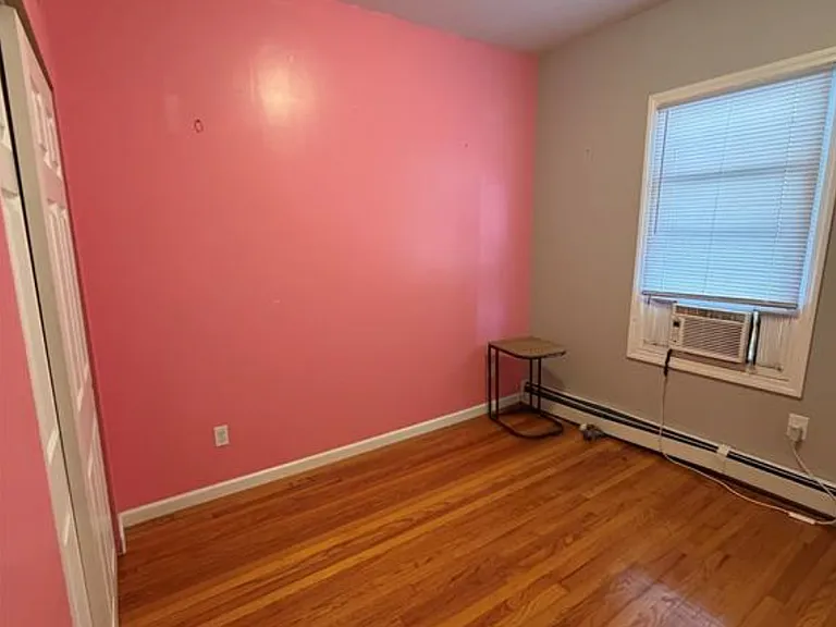 196 Devon St #1 — Photo 3