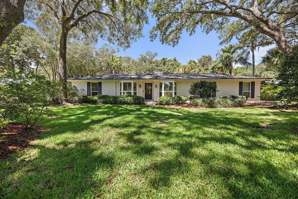 3 bed, 2.5 bath, 2069 sqft, $6,000 — Photo 1