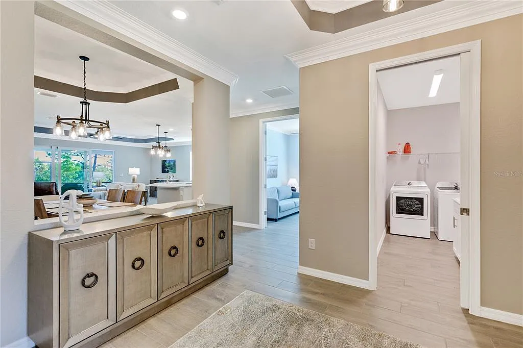 4 bed, 2.0 bath, 2242 sqft, $3,500 — Photo 3