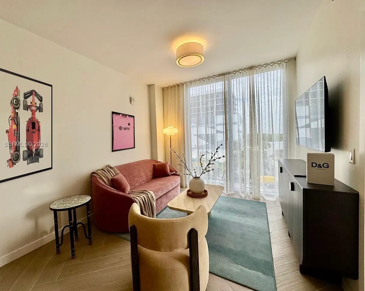2 bed, 804 sqft, $6,750 — Photo 3