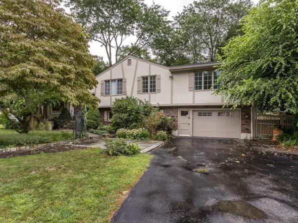 55 Volk Rd, Dedham, MA 02026