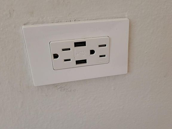 3rd image of 515 NE 17th Ave APT 1
