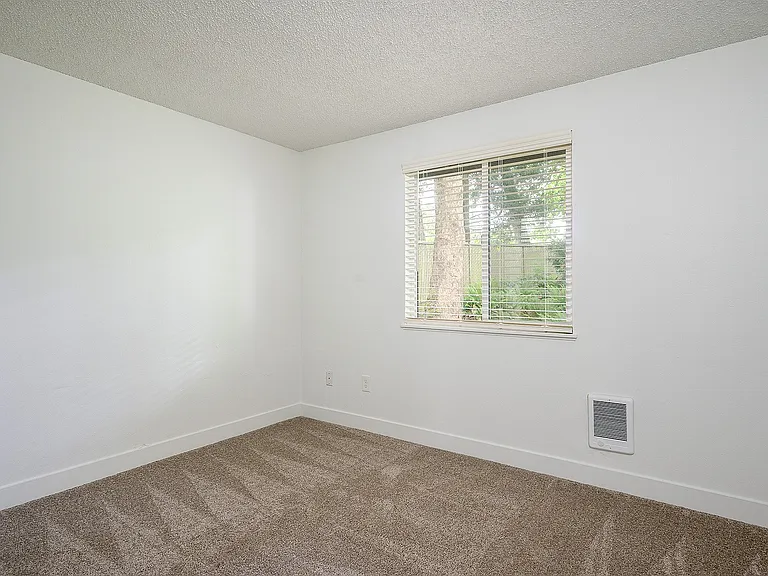 Westwood Green Apartments — Photo 35