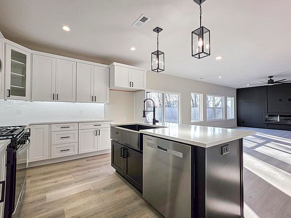 5th image of 133 E Teakwood Avenue
