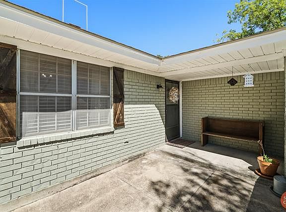 3rd image of 4004 9th St