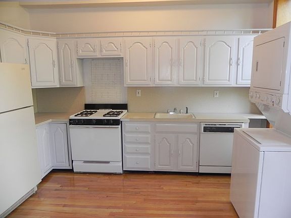 3rd image of 468 Henry St APT 3