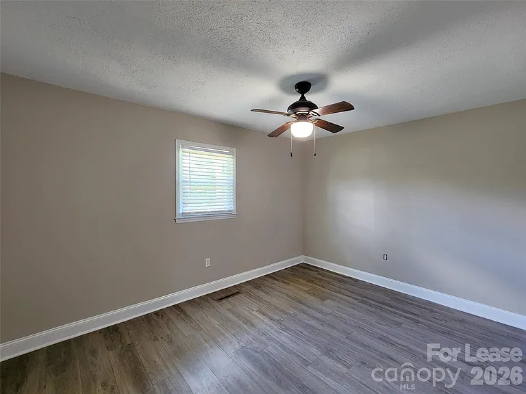 1052 Rembrandt Dr SW — Photo 6