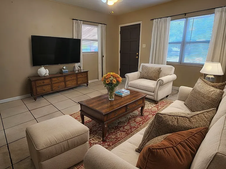2085 Nottingham Rd — Photo 3