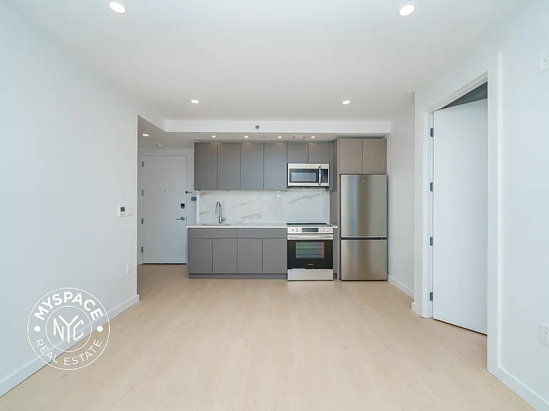 1499 Bedford Ave #4H — Photo 2