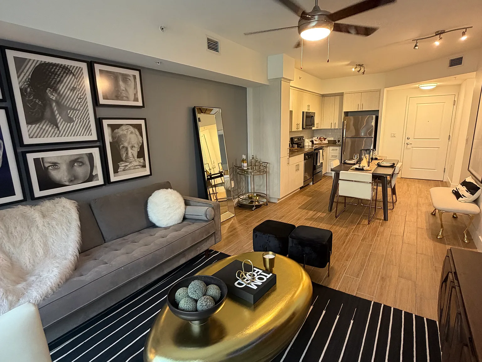 1 bed, 712 sqft, $1,869 — Photo 2