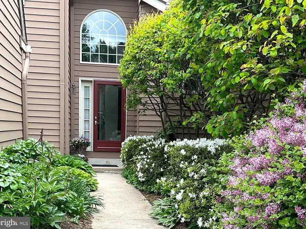 302 Heritage Pl, Devon, PA 19333