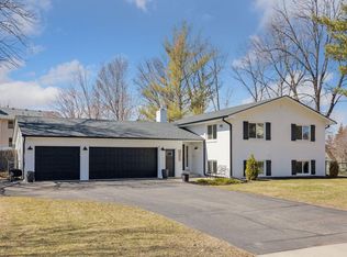 8865 Peony Ln N, Maple Grove, MN 55311