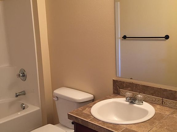 Upstairs main bathroom