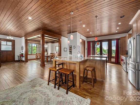 3rd image of 4862 Pinnacle Mountain Rd