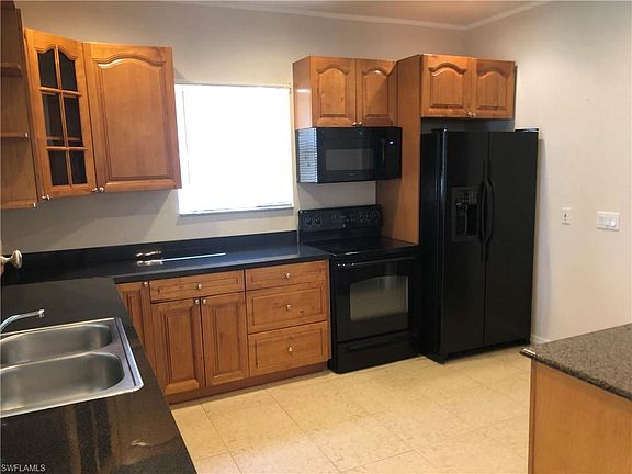 4th image of 535 Denbighshire St
