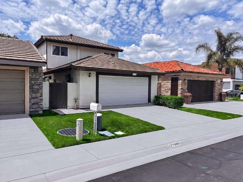 1st image of 21909 Huron Ln