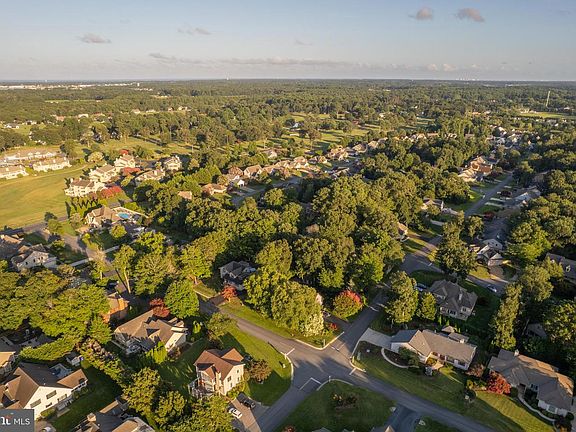 3rd image of 29841 Colony Dr