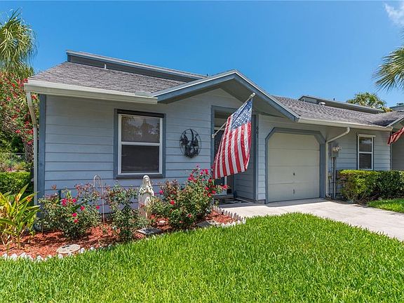 4th image of 661 NE Wax Myrtle Way