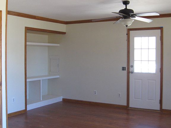 3rd image of 173 Rollingwood Dr