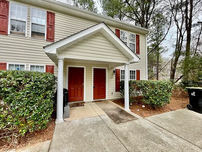 2 bed, 2.5 bath, $1,200 — Photo 2