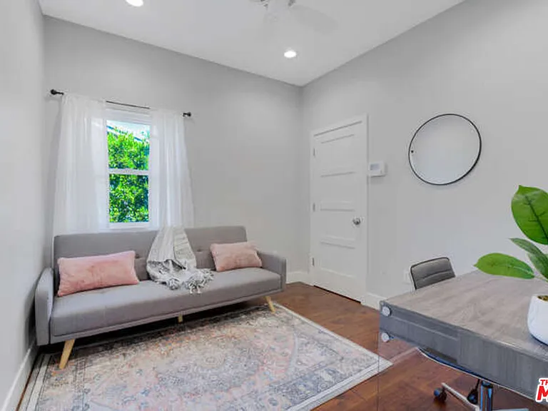 5907 Jumilla Ave — Photo 19