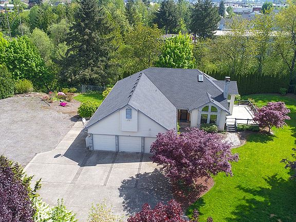 2nd image of 304 NW 89th Cir