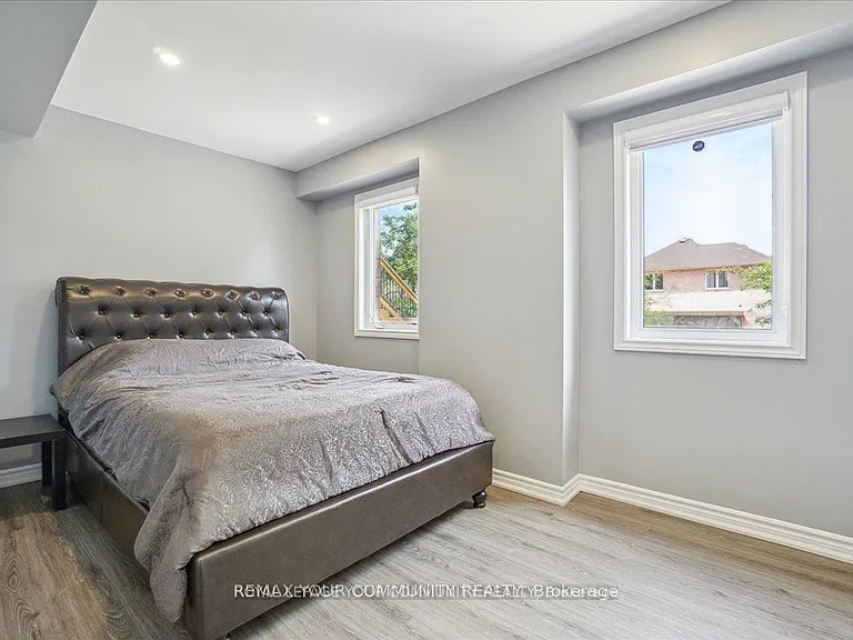 2172 Dawson Cres — Photo 31
