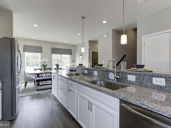 4th image of 36006 Auburn Way