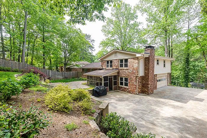 1434 Bubbling Creek Rd — Photo 3