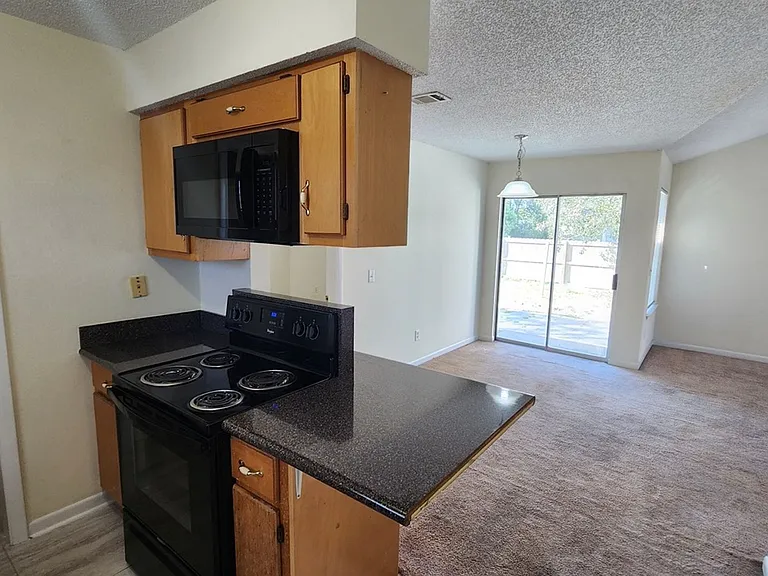 2318 Beech St — Photo 6