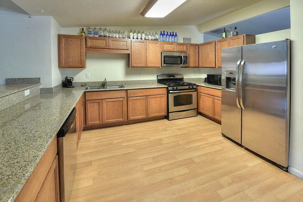 832 E Lester St — Photo 2