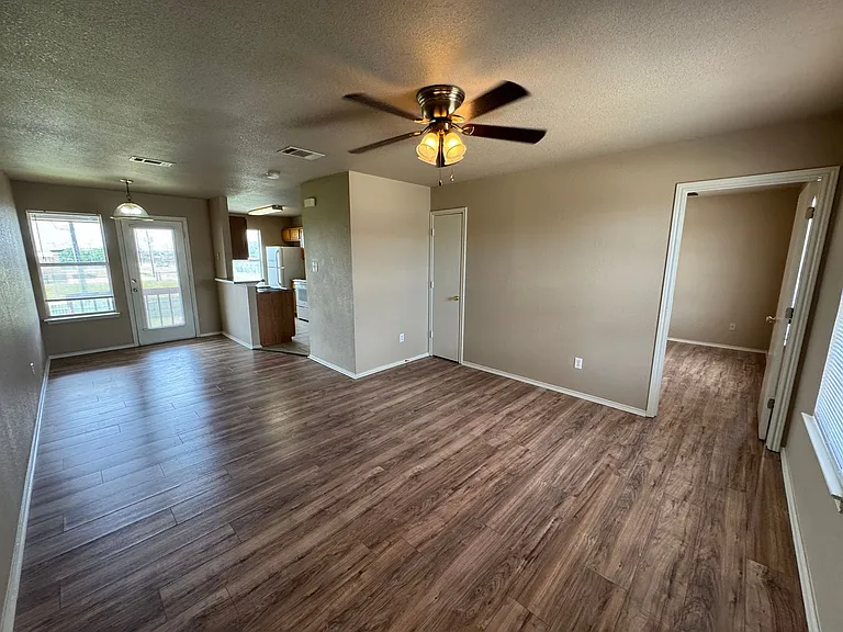 5702 Greengate Dr — Photo 46