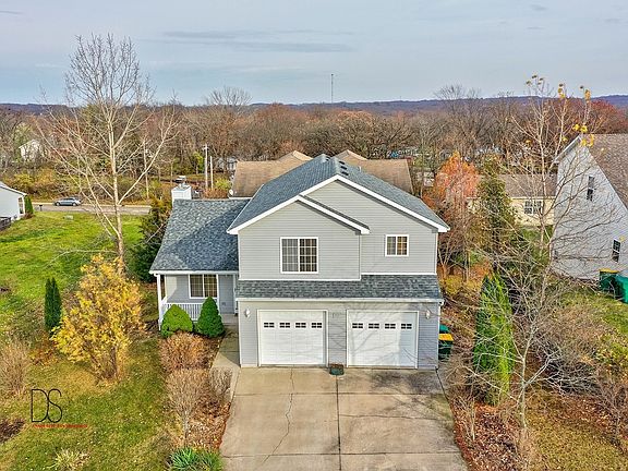 3rd image of 913 Andrew Ln