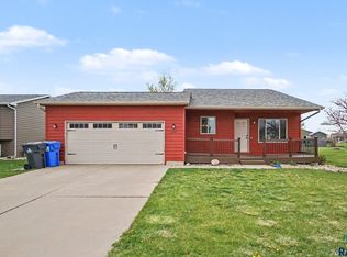 505 Cottonwood Dr, Harrisburg, SD 57032