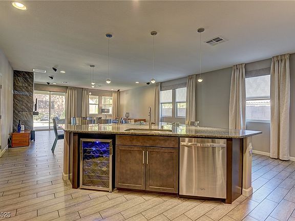 3rd image of 753 Topocoba St