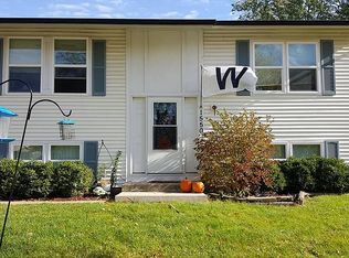 1550 Cumberland Rd, Aurora, IL 60504