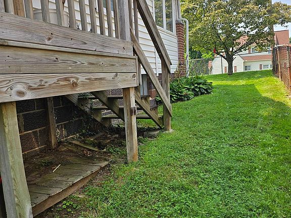 5th image of 228 W Locust Dr