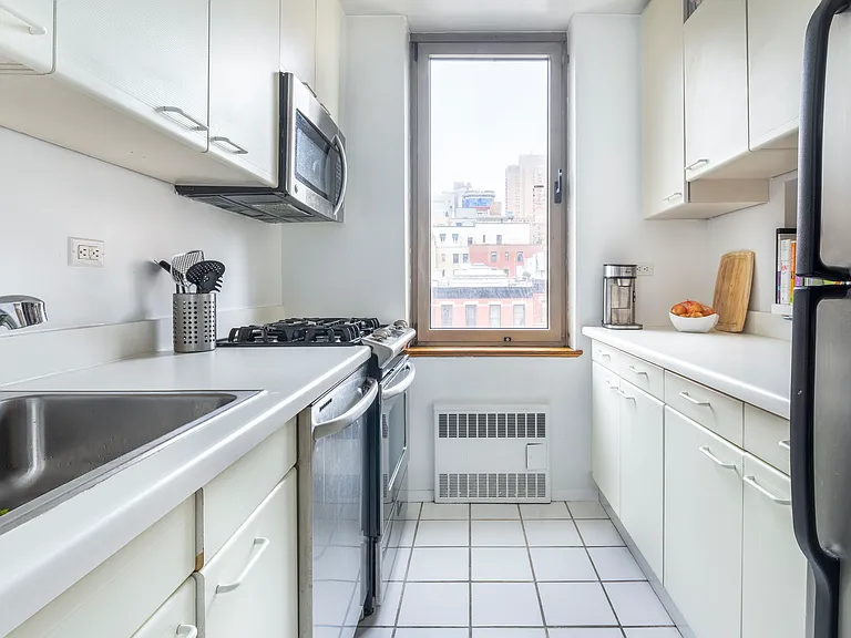 200 E 89th St #5C — Photo 3