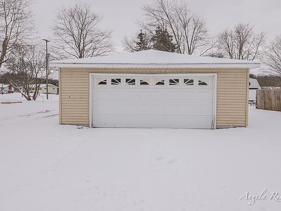 3rd image of 13689 Franklin Dr