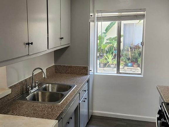 5th image of 7332 Variel Ave #14