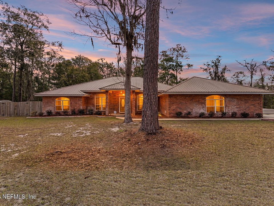 1st image of 618 NW EMERALD LAKES Drive