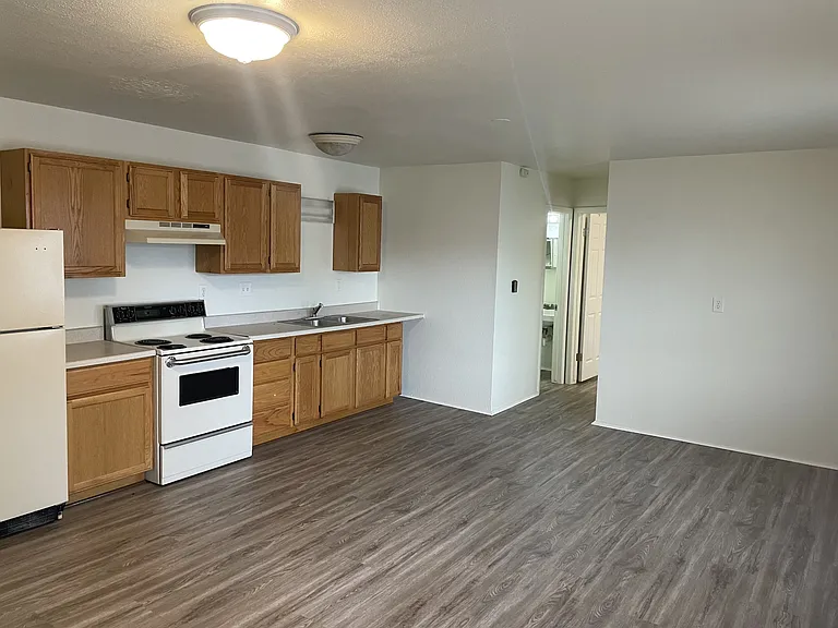912 N State Rd #6 — Photo 1