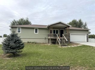 807 Country Acres Ln, Saint Libory, NE 68872
