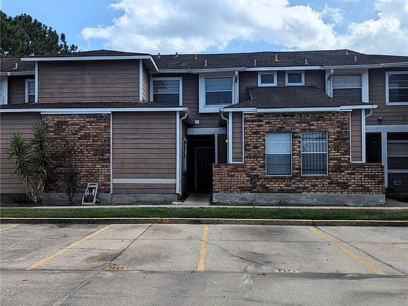 2nd image of 2425 Oxford Pl APT 110
