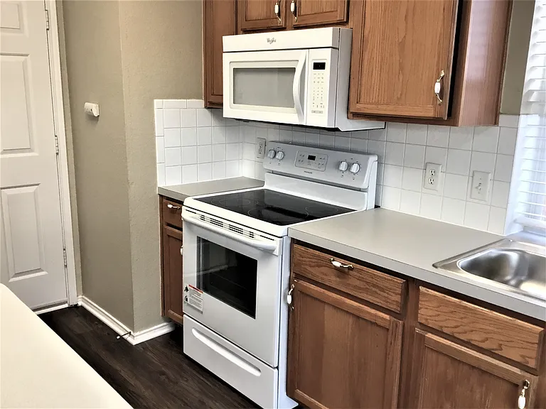 3361 Chapel Wood Ct — Photo 3