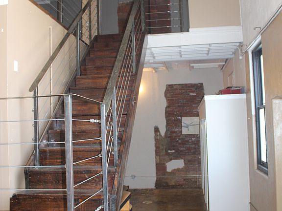 4th image of 710 Crockett St #712