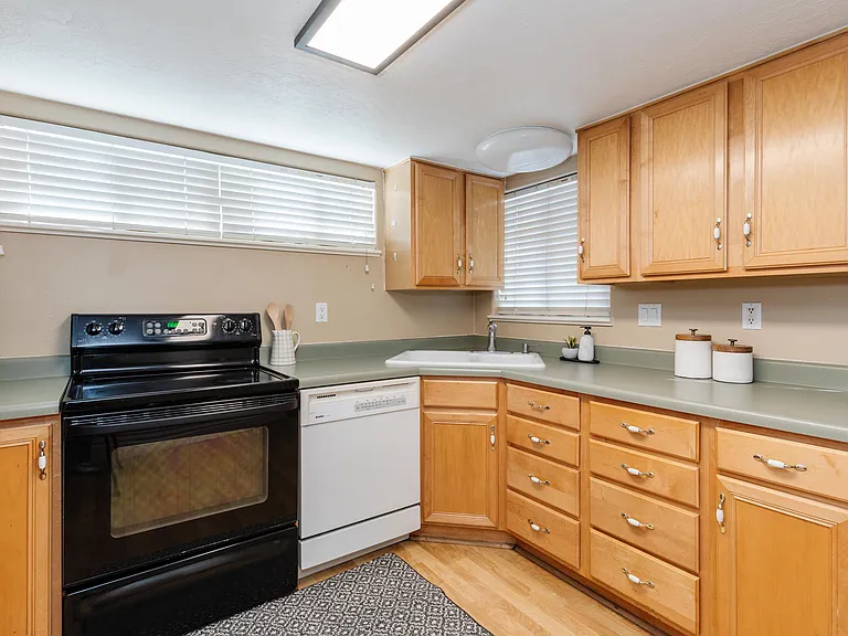 526 N 200 W #2 — Photo 10