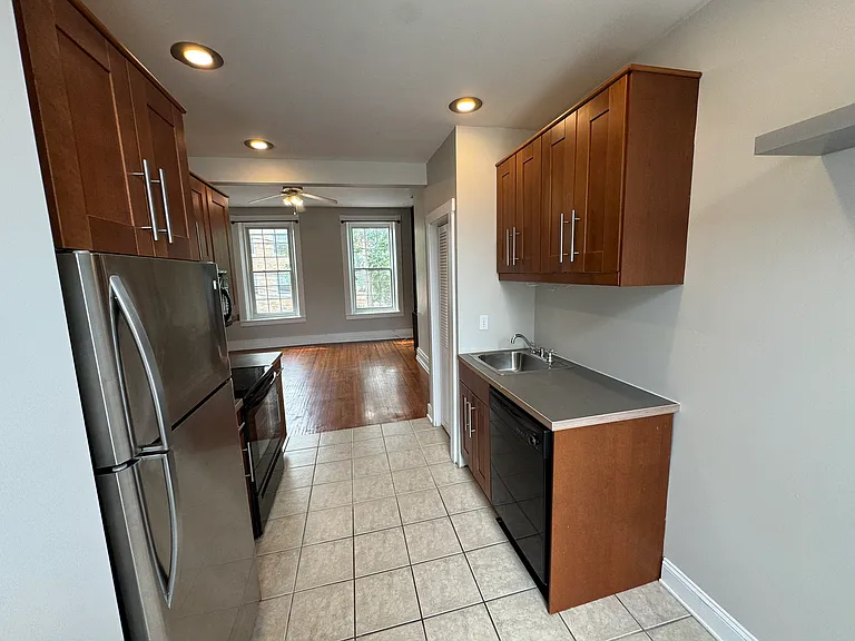 211 E King St #2 — Photo 10